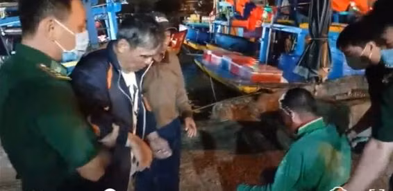  Tàu cá bị sóng đánh chìm, 3 người tử vong, 2 mất tích: Tàu cá do ông Lê Văn Một (46 tuổi; trú phường Phú Trinh, TP Phan Thiết, tỉnh Bình Thuận) làm thuyền trưởng, xuất bến vào trưa 15/2. Tối cùng ngày, tàu này bị sóng đánh chìm gần khu vực mỏ dầu Sư Tử Vàng. 3 nạn nhân tử vong gồm, ông Nguyễn Minh Hiếu (chưa rõ tuổi; trú tại huyện Bắc Bình, tỉnh Bình Thuận), ông Nguyễn Văn Ngọc (60 tuổi; ngụ Khánh Hòa) và ông Nguyễn Ngọc Thiện (57 tuổi; ngụ phường Phú Tài, TP Phan Thiết). 