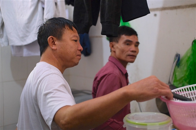 Nam sinh duoc ban cong 10 nam va phong ghep dac biet o KTX Bach khoa-Hinh-2