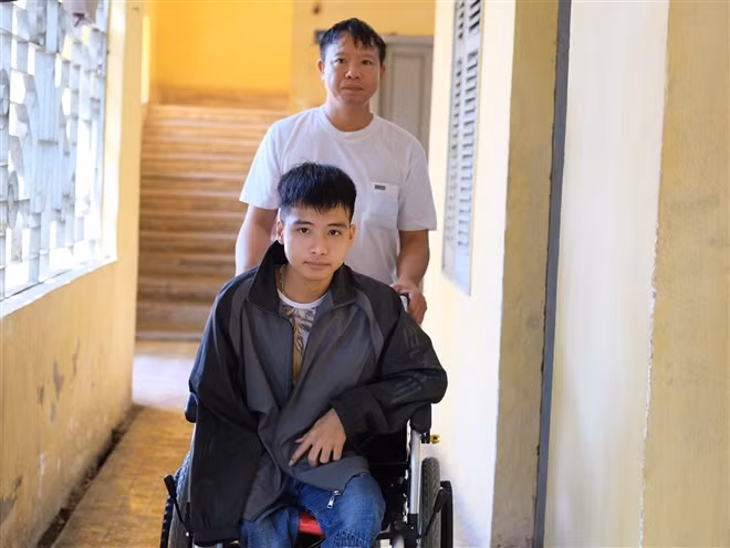 Nam sinh duoc ban cong 10 nam va phong ghep dac biet o KTX Bach khoa