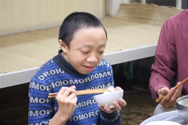 Nam sinh duoc ban cong 10 nam va phong ghep dac biet o KTX Bach khoa-Hinh-3