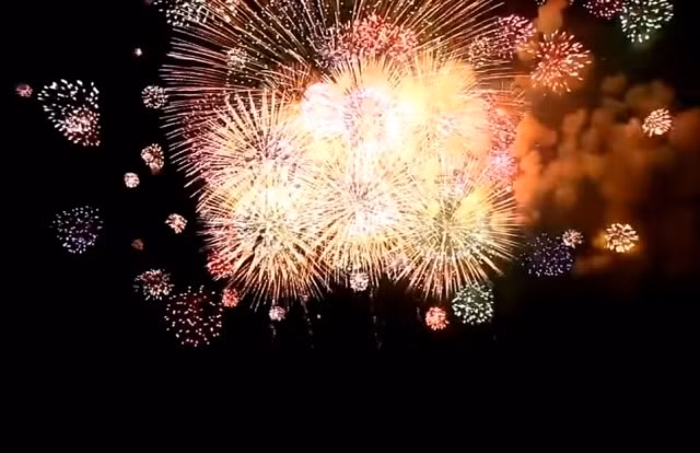 Dem giao thua: Ha Noi ban phao hoa tai 1 diem