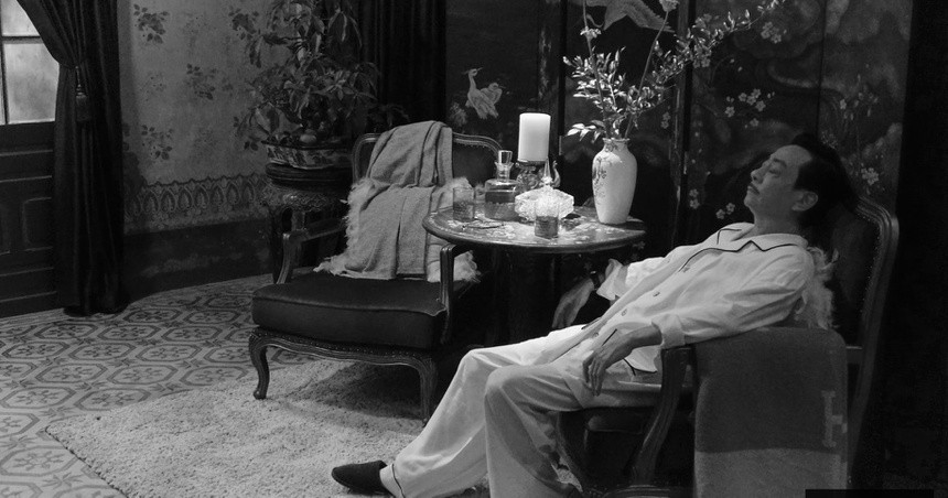 Anh kể thêm: “Buổi sáng, đoàn dậy sớm đi quay, chúng tôi cũng thấy anh Dũng dậy rồi. Mỗi khi đoàn rủ đi ăn hoặc uống cà phê, anh đều đồng ý. Nhưng đến đó, anh chỉ trò chuyện, không dùng tới món ăn. Khi ấy, chúng tôi vẫn nói với nhau, anh như siêu nhân, chỉ làm mà không ăn, không ngủ”. 