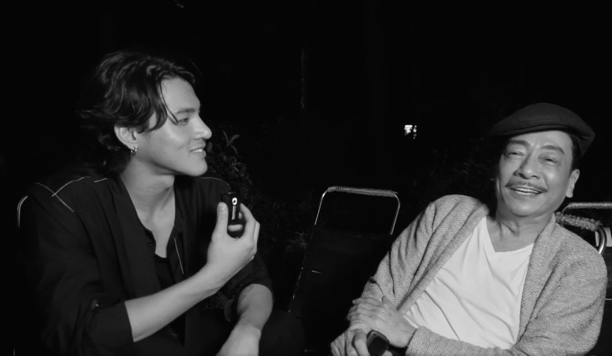 NSND quay phim giữa thời điểm mang trọng bệnh. Tuy nhiên, theo đạo diễn Bảo Nhân, NSND Hoàng Dũng luôn làm việc nhiệt huyết, không hề kêu than. “Trường đoạn ở cung An Định quay suốt 24 tiếng, anh Dũng vẫn làm việc say sưa trong khi ngoài trời mưa gió bão bùng. Anh không than vãn một tiếng. Lúc đó, không ai biết anh đang mang trọng bệnh”, Bảo Nhân nói. 