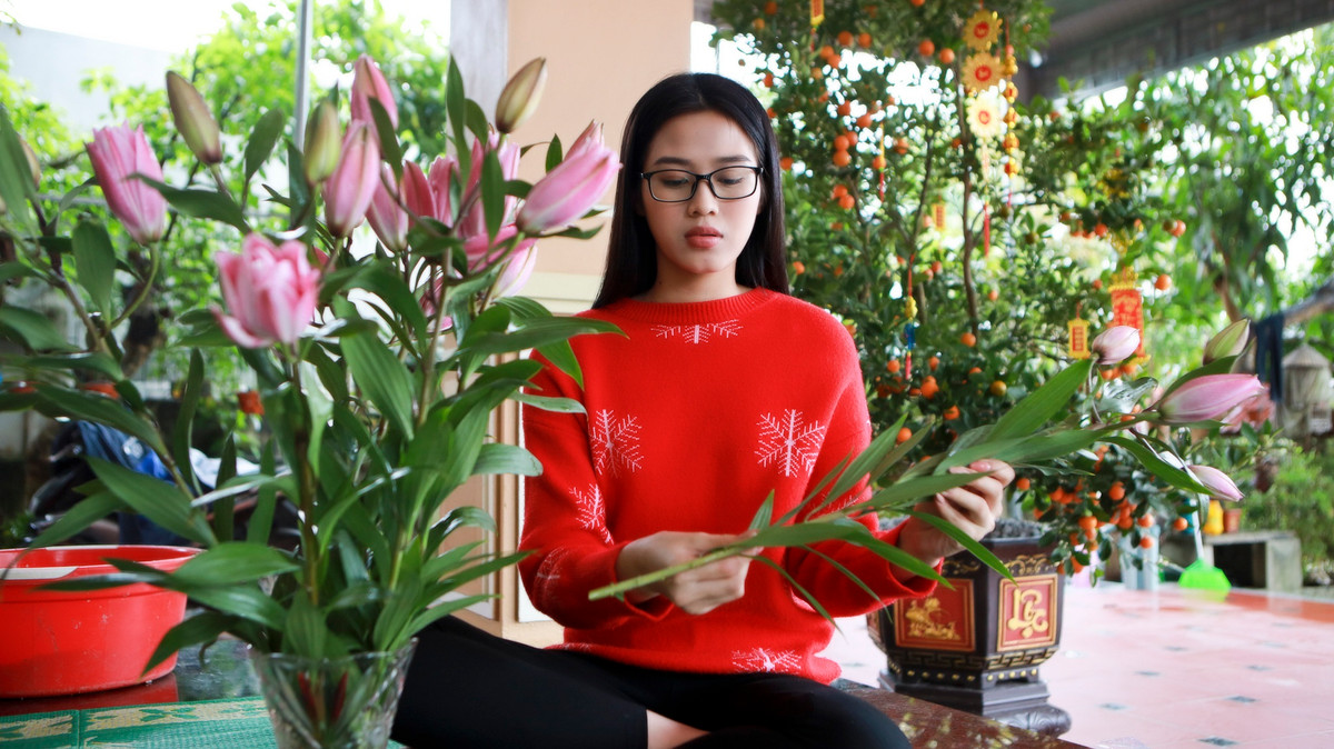 Hoa hậu Đỗ Thị Hà đi chợ quê sắm Tết ngày mưa gió - Hình 12 Hoa hau Do Thi Ha di cho que sam Tet ngay mua gio-Hinh-12