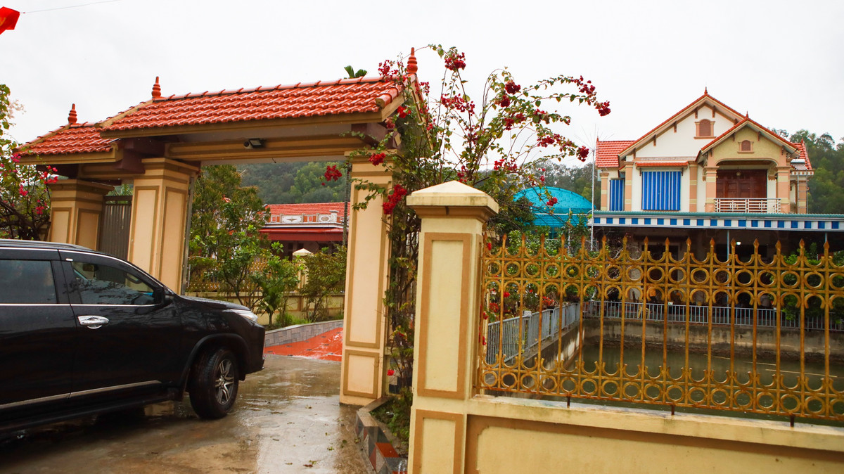 Hoa hậu Đỗ Thị Hà đi chợ quê sắm Tết ngày mưa gió - Hình 5 Hoa hau Do Thi Ha di cho que sam Tet ngay mua gio-Hinh-5