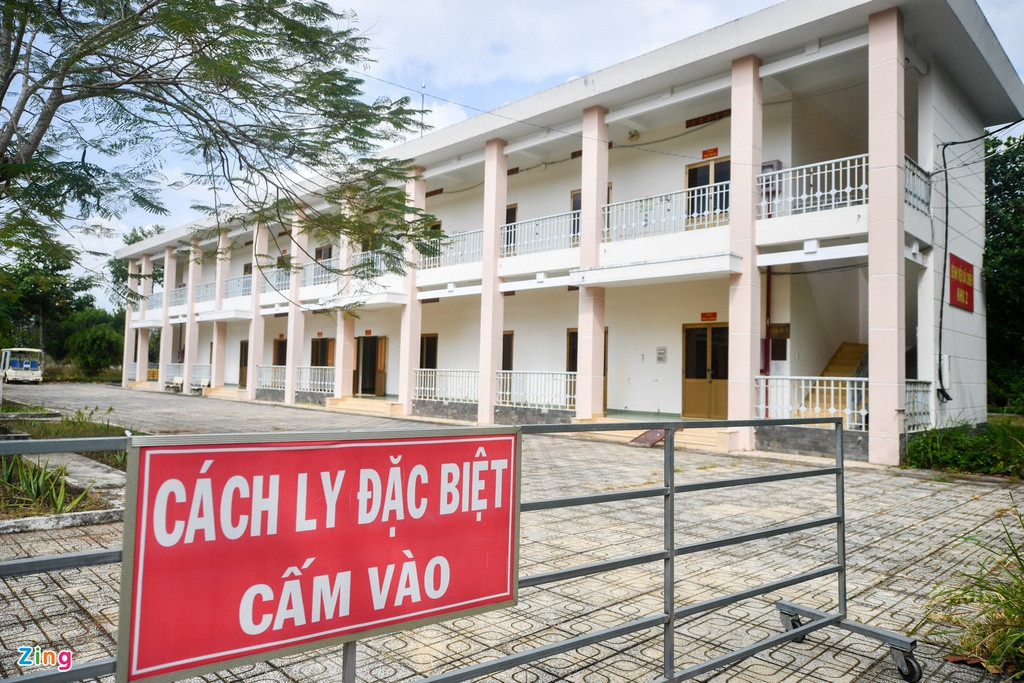 Bệnh viện dã chiến Củ Chi được thành lập hôm 10/2/2020 chỉ sau 5 ngày chuẩn bị. Dù gấp rút, bệnh viện đã hoàn thành xuất sắc nhiệm vụ tiếp nhận, cách ly, điều trị người mắc Covid-19 suốt một năm qua.