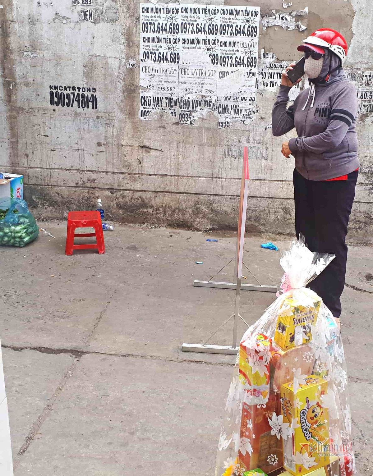 Nguoi dan khu phong toa: Dat hang qua Tet, nhan banh co truyen tu nguoi than-Hinh-3