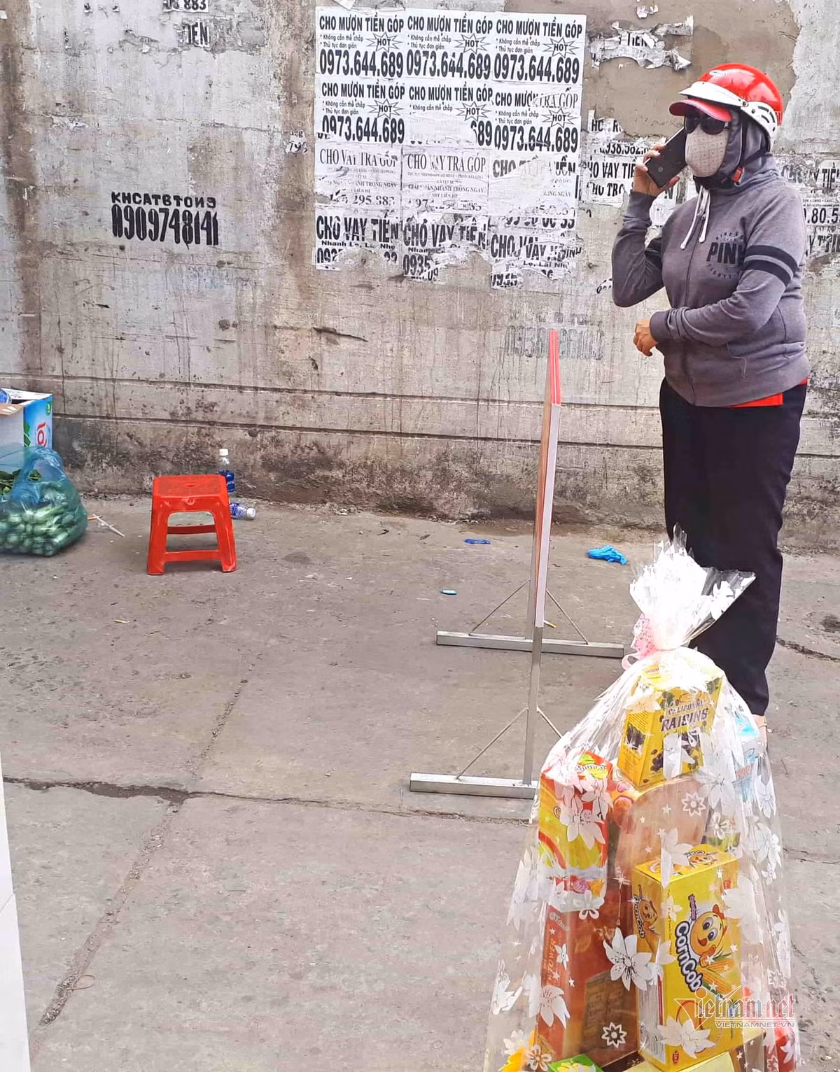 Nguoi dan khu phong toa: Dat hang qua Tet, nhan banh co truyen tu nguoi than-Hinh-3