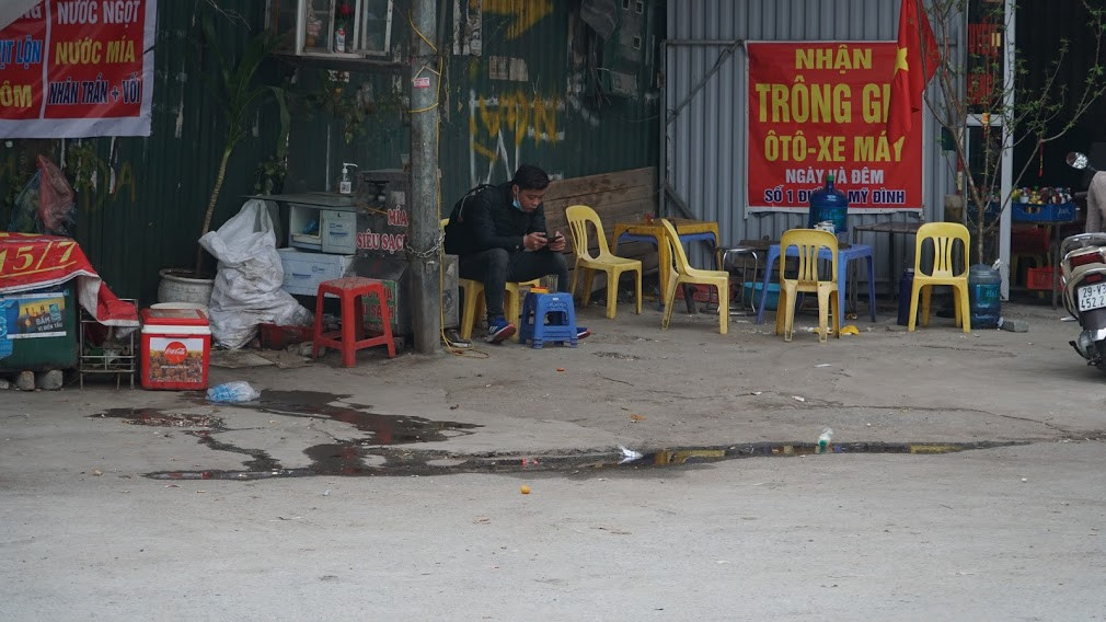 Một quán nước cũng mọc trở lại tại gần khu vực bến xe Mỹ Đình.