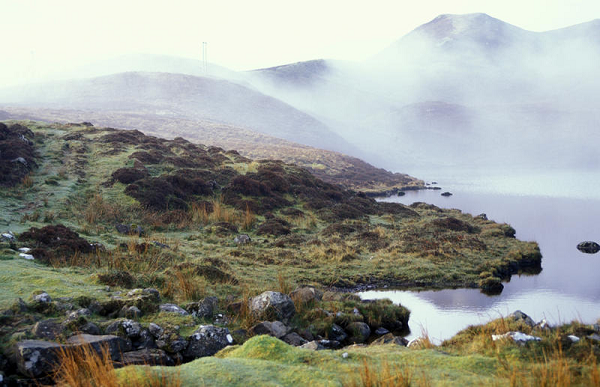 Điều mà nhiều sử gia ngạc nhiên và thấy khó hiểu là, tại sao "thông điệp" từ UFO của "người ngoài hành tinh" lại nhắc đến "hòn đảo ma" Hy-Brasil, hòn đảo mà nhiều nhà hàng hải khẳng định nó đã biến mất một cách khó hiểu giữa đại dương mênh mông năm 1800.