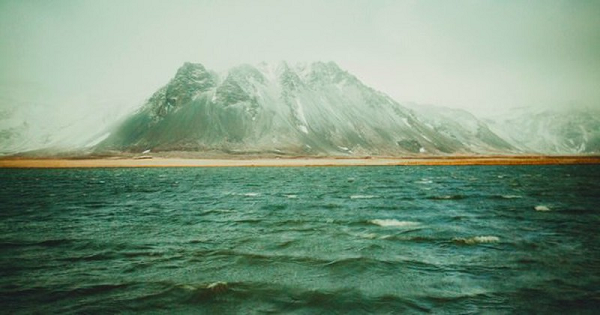 Mặc dù vậy, trong những năm về sau, đảo Hy-Brasil dần chìm vào quên lãng. Khi các nỗ lực tìm kiếm hòn đảo này tiếp tục thất bại, các nhà vẽ bản đồ đã bắt đầu loại bỏ nó ra khỏi hầu hết các tấm bản đồ hàng hải. Lần cuối cùng hòn đảo này được vẽ trên bản đồ là vào năm 1865, nó chỉ có một dòng ghi chú đơn giản là “Tảng đá Brazil”.