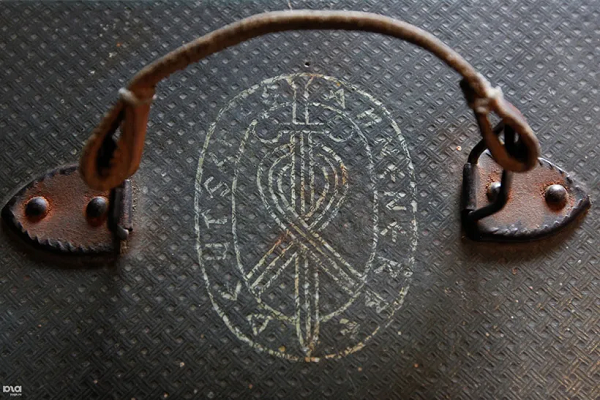 Các cuộc điều tra đã đưa họ đến nhiều nơi trên thế giới và nhóm này nhanh chóng chuyển sang khám phá nhiều hơn các hoạt động huyền bí. Bên trong chiếc rương, Vladimir Melikov và nhóm thám hiểm của ông đã tìm thấy hai hộp sọ bí ẩn với những thứ giống như một loại sừng kỳ lạ.