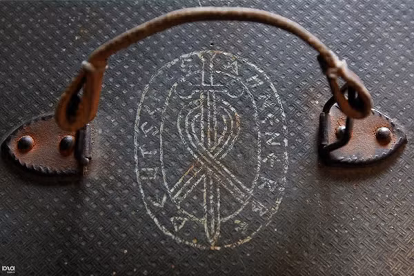 Các cuộc điều tra đã đưa họ đến nhiều nơi trên thế giới và nhóm này nhanh chóng chuyển sang khám phá nhiều hơn các hoạt động huyền bí. Bên trong chiếc rương, Vladimir Melikov và nhóm thám hiểm của ông đã tìm thấy hai hộp sọ bí ẩn với những thứ giống như một loại sừng kỳ lạ.