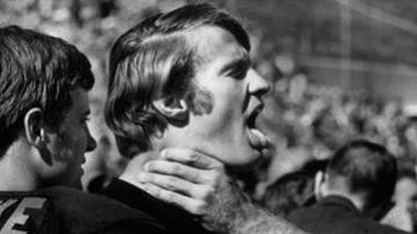 Nhiệt độ mùa hè giảm từ 1,5 đến 2,5 độ C, góp phần tạo nên thập kỉ lạnh lẽo nhất trong vòng 2300 năm qua. Mùa hè năm đó, tuyết đã rơi trên đất Trung Quốc, mùa màng thất thu, người dân vật lộn với nạn đói. Sử sách Ireland ghi lại rằng "không còn bánh mì mà ăn vào khoảng năm 536-539".