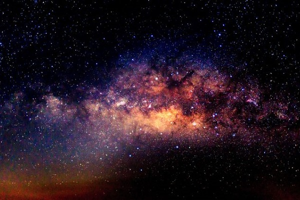 Việc khám phá các thiên hà đầu tiên vẫn là một thách thức đáng kể trong nghiên cứu thiên văn học hiện đại. Chúng ta không biết khi nào hoặc bằng cách nào các ngôi sao và thiên hà đầu tiên trong vũ trụ hình thành.