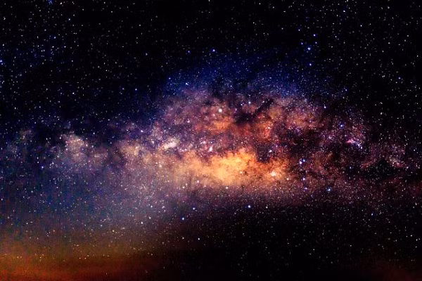 Việc khám phá các thiên hà đầu tiên vẫn là một thách thức đáng kể trong nghiên cứu thiên văn học hiện đại. Chúng ta không biết khi nào hoặc bằng cách nào các ngôi sao và thiên hà đầu tiên trong vũ trụ hình thành.