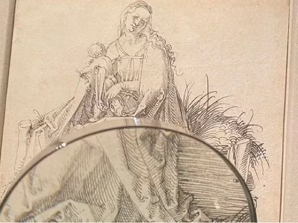 5 năm trước, một người đàn ông dấu tên đã mua lại bức tranh cũ kỹ vẽ về một bà mẹ và đứa trẻ của một người phụ nữ đang dọn dẹp nhà cửa để chuẩn bị bán nhà với giá 30 USD.