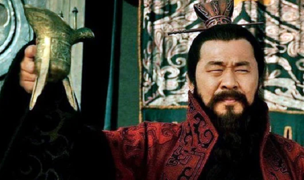 Sau đó, ông đã lệnh cho quân lính tổ chức một lễ tang riêng cho Quan Vũ. Tuy nhiên điều này cũng không thể làm nguôi ngoai cơn giận của bị tướng này.