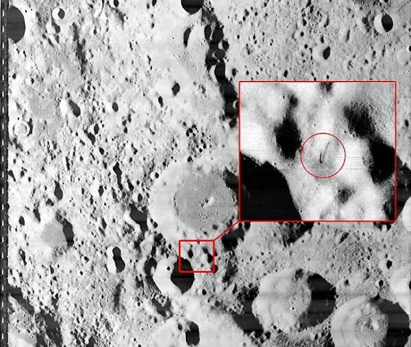 Scott Waring cũng từng phát hiện một khuôn mặt nghi của người ngoài hành tinh đã được phát hiện trên miệng núi lửa Jenner ở Mặt trăng.