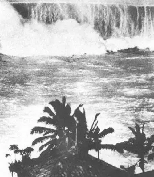 Tuy nhiên, các nhà sử học cho rằng, trận sóng thần kinh hoàng ngày 5/11/1952 đã cướp đi sinh mạng của ít nhất 8.000 người, trong đó có gần 2.000 trẻ em và thanh thiếu niên, chỉ có dân thường, những người được tìm thấy xác và xác định danh tính mới được đưa vào thống kê. Mời các bạn xem video: Khung cảnh thiên nhiên tuyệt đẹp tại các quốc gia ít dân nhất thế giới. Nguồn: VTC