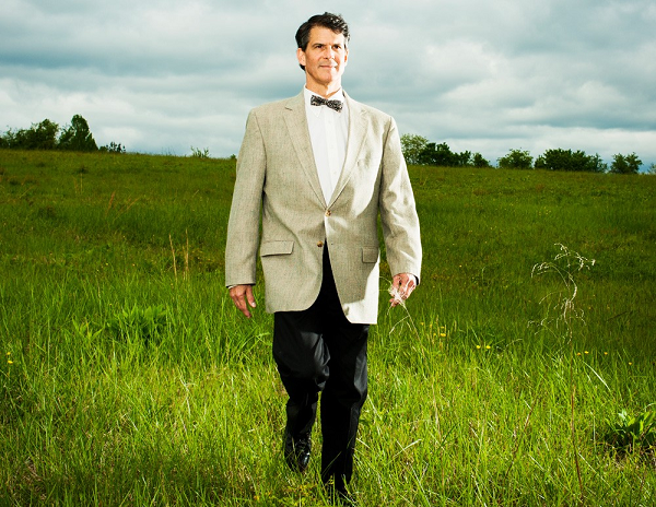 Sau đó tiến sĩ Eben trải qua cảm giác cận kề cái chết và gặp một phụ nữ đẹp với đôi mắt xanh dương to tại một nơi đầy những đám mây trắng. Một chuỗi âm thanh giống như bản nhạc có âm lượng lớn và âm hưởng hoành tráng vang lên.