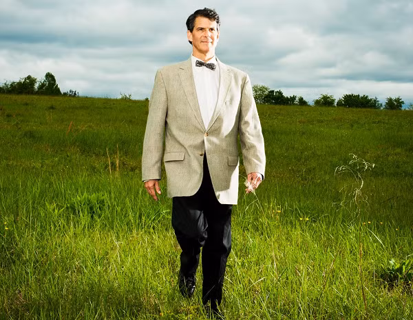 Sau đó tiến sĩ Eben trải qua cảm giác cận kề cái chết và gặp một phụ nữ đẹp với đôi mắt xanh dương to tại một nơi đầy những đám mây trắng. Một chuỗi âm thanh giống như bản nhạc có âm lượng lớn và âm hưởng hoành tráng vang lên.