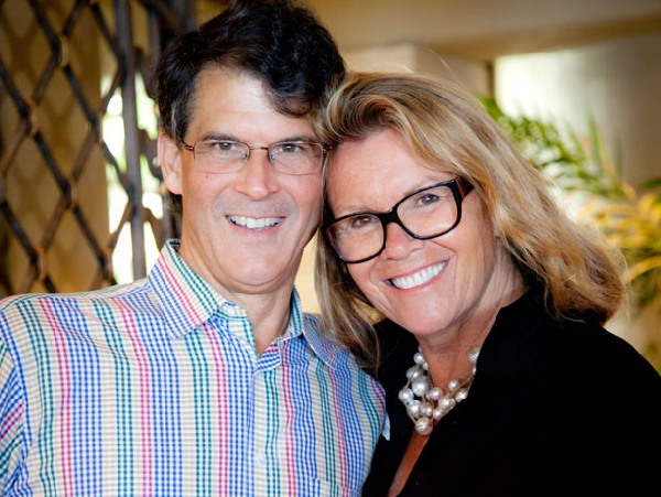 “Các đám mây giống như các lớp kẹo dẻo màu trắng và hồng. Phía sau là bầu trời thẫm màu xanh đen với cây cối, cánh đồng, động vật và con người. Ở đó cũng có nước, tuôn chảy vào các dòng sông hoặc trút xuống do mưa. Sương mù giăng tỏa từ bề mặt của những vùng nước này và cá bơi liệng phía dưới”, Tiến sĩ Eben nói về trải nghiệm cận tử của mình.