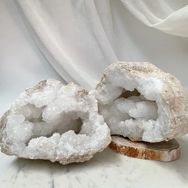 Các tinh hốc luôn nằm ở trạng thái "bề ngoài xù xì, bên trong đẹp đẽ" nên những người sưu tầm đá đặc biệt yêu thích và coi như kho báu.