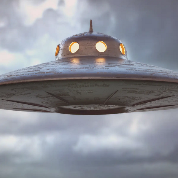 Theo suy đoán của Ellis, lịch sử cho thấy UFO thường được nhìn thấy ở xung quanh các căn cứ quân sự hoặc các cơ sở hạt nhân. Vì thế họ quan tâm đến Yorkshire để "do thám" hoặc đặc biệt quan tâm đến vũ khí và công nghệ của chúng ta.