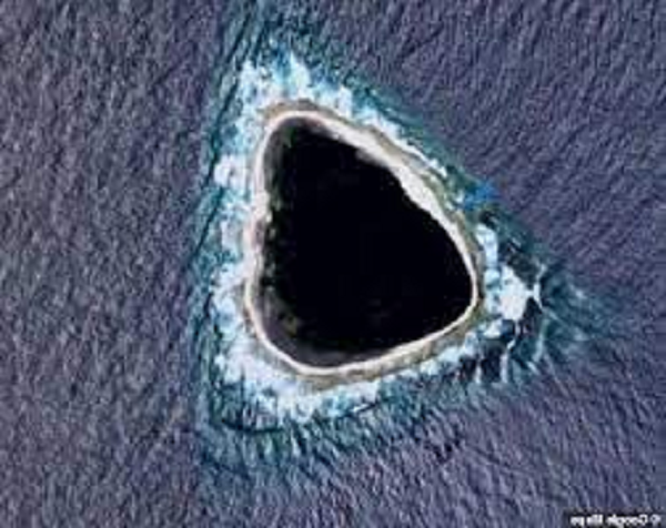 Vài thành viên Reddit đùa rằng đây là hòn đảo siêu nhiên trong phim truyền hình "Lost" - loạt phim truyền hình ăn khách do đài ABC sản xuất từ năm 2004 hay lối vào tâm Trái đất.