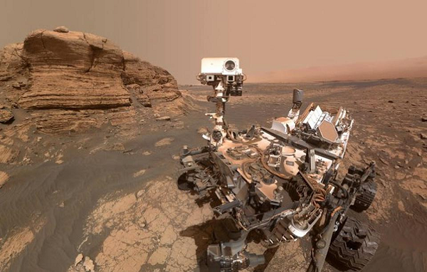 Do sao Hỏa không có mảng kiến tạo, các thành hệ địa chất hình thành cách đây hàng tỉ năm không thay đổi nhiều ở thời nay, cung cấp cho giới nghiên cứu cái nhìn hấp dẫn về lịch sử hành tinh và khả năng tồn tại sự sống trên sao Hỏa.