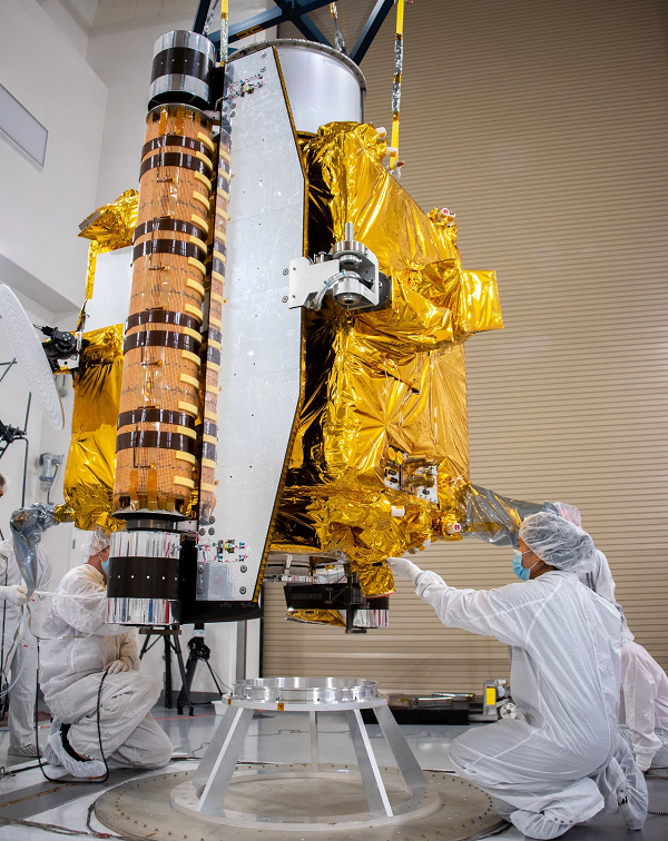 Dù DART sẽ không thể nhìn thấy tiểu hành tinh Dimorphos cho đến một giờ trước khi tác động. Nhưng các kỹ sư của NASA đã lập trình cho tàu vũ trụ để nhanh chóng tính toán tâm của tiểu hành tinh và tấn công trực diện vào điểm đó.