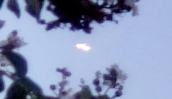 Elizondo cũng chia sẻ về những con tàu có thể bay với độ cao hơn 24 km, thậm chí chìm dưới nước mà không ảnh hưởng đến khả năng hoạt động.