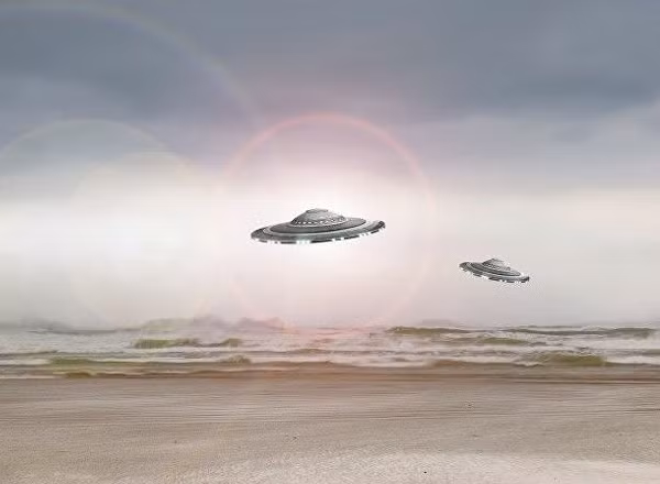 Cựu sĩ quan tình báo Lầu Năm Góc không loại trừ khả năng UFO đã có mặt trên Trái Đất từ rất lâu, thậm chí trước cả khi con người từng xuất hiện. Ông đưa ra giả thuyết rằng Trái Đất, với nguồn cung cấp nước gần như vô hạn, có thể đóng vai trò như một "trạm dừng nhiên liệu" cho các hành tinh trong thiên hà.