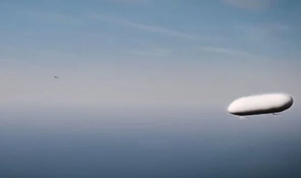 Elizondo mô tả một phương tiện bay với vận tốc hơn 17.000 km/h và có thể đổi hướng "ngay lập tức". Để so sánh, những máy bay phản lực tiên tiến nhất của Mỹ cần không gian bằng nửa bang Ohio để đổi hướng bay.