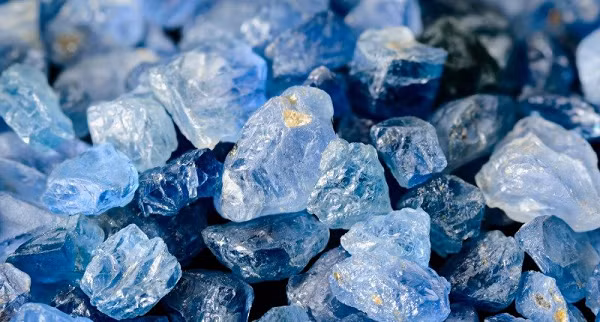 Carmeltazite và khoáng vật chứa nó corundum rất có thể được hình thành gần ranh giới lớp vỏ và manti của Trái đất, ở độ sâu gần 18 dặm. Dưới áp suất và nhiệt độ cao, đá nóng chảy một phần giải phóng chất lưu, phản ứng tạo thành khoáng vật mới.