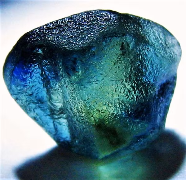 “Hỗn hợp khoáng chất cấu thành Carmaltazite được chuyên gia xác định là có yếu tố ngoài không gian”, Giám đốc điều hành của Shefa Yamim, Abraham Taub nhấn mạnh trong cuộc phỏng vấn với tờ Haaretz của Israel.