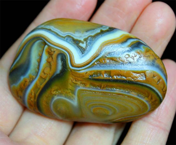 "Càng hiếm thì càng quý", đây chính là đạo lý ngàn đời chưa từng bị thay đổi trong giới chơi đá quý. Đương nhiên đây cũng chính là yếu tố cơ bản nhất quyết định giá trị kinh tế của một món bảo thạch.