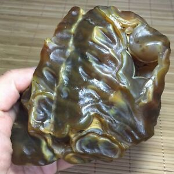 Họ cũng cho rằng mã não Gobi được gió cát tôi luyện, hấp thu tinh hoa của trời đất hàng trăm triệu năm nên có thể gọi nó là "xá lợi" của Trái đất.