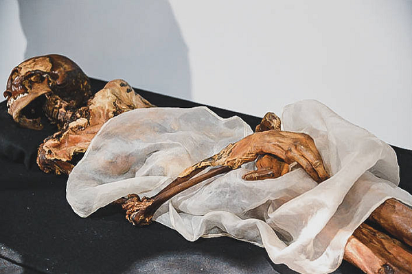 Họ gọi cô là Công chúa Kadyn (hay Kydyn). Trong câu chuyện của họ, công chúa là một nữ tu sĩ tình nguyện hy sinh để bảo vệ Trái đất khỏi những "linh hồn ma quỷ" xấu xa.