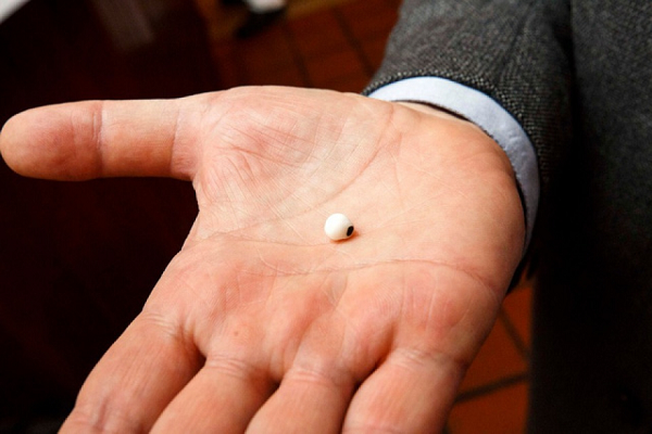 Chuyên gia xác định chất lượng ngọc trai đã chia sẻ rằng: “Giá trị một viên ngọc trai dựa vào những yếu tố như độ bóng, độ thuần khiết, độ tròn đều... Viên ngọc trai mà ông Rick Antosh mang tới có những khiếm khuyết, chẳng hạn như nó không được tròn đều, có một chấm đen, nhưng điều này có thể can thiệp được.