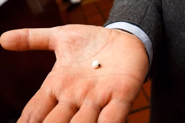 Chuyên gia xác định chất lượng ngọc trai đã chia sẻ rằng: “Giá trị một viên ngọc trai dựa vào những yếu tố như độ bóng, độ thuần khiết, độ tròn đều... Viên ngọc trai mà ông Rick Antosh mang tới có những khiếm khuyết, chẳng hạn như nó không được tròn đều, có một chấm đen, nhưng điều này có thể can thiệp được.