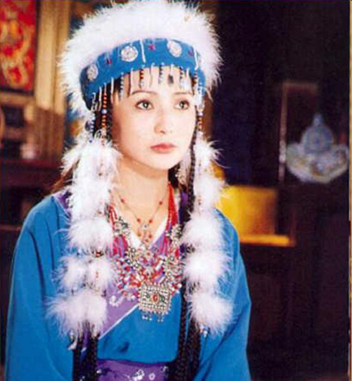 Tên gọi này có từ năm thứ 18 thời vua Quang Tự (1875-1908), tức 1892, trong tác phẩm "Tây Cương tạp thuật thi" của nhà văn Tiêu Hùng. Nhà văn này viết rằng, Hàm Hương thời Càn Long là người Khách Thập Cát Nhĩ, thân thế bất phàm, khắp người tỏa hương thơm, tính tình thật thà, thương mẹ nhưng phải xa nhà.