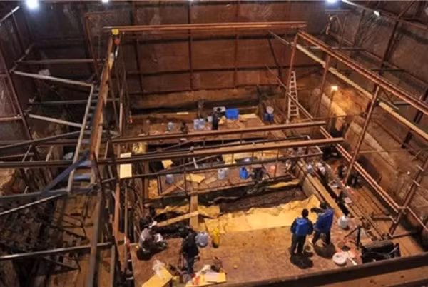 Năm 2011, việc phát hiện ra lăng mộ Hải Hôn Hầu (hay còn có tên là Lưu Hạ) đã gây chấn động cộng đồng khảo cổ học. Trong quá trình khai quật, lăng mộ Lưu Hạ có quy mô khổng lồ và bị ngâm nước cống trong thời gian dài nên còn được gọi là " thủy mộ".