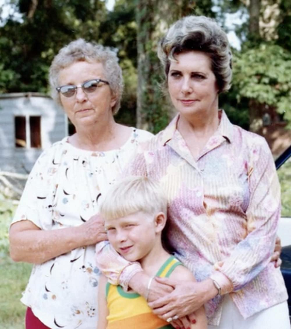 Tuy nhiên, một số người cho rằng, sự cố Cash-Landrum chỉ là vụ dàn dựng, nhằm mục đích lừa đảo, tống tiền quân đội. Đến nay, thực hư chuyện 3 người Mỹ đã chạm trán UFO ở Cash-Landrum vẫn còn là bí ẩn.