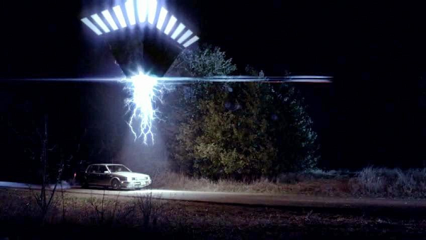 Tuy nhiên, những gi xảy ra sau đó mới thực sự kinh hoàng. Sau khi chạm trán vật thể lạ, cả Betty, Vickie và Colby đều cảm thấy mệt mỏi. Khoảng 6 giờ sau, họ có cảm giác buồn nôn và bị tiêu chảy dữ dội. Trên khắp cơ thể của cả 3 xuất hiện những vết bỏng, phồng rộp và lở loét nghiêm trọng.