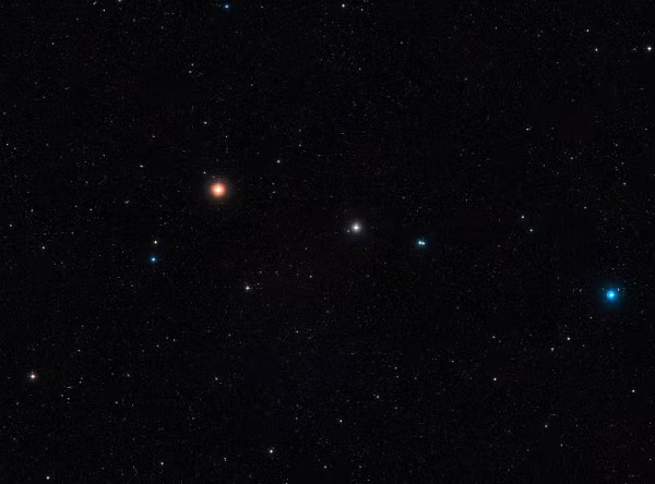 Nguyên tố flo tồn tại dưới dạng hydro florua trong thiên hà NGP–190387, một vật thể tồn tại vào 12 tỉ năm trước, khi vũ trụ của chúng ta chỉ mới hơn 1 tỉ năm tuổi.