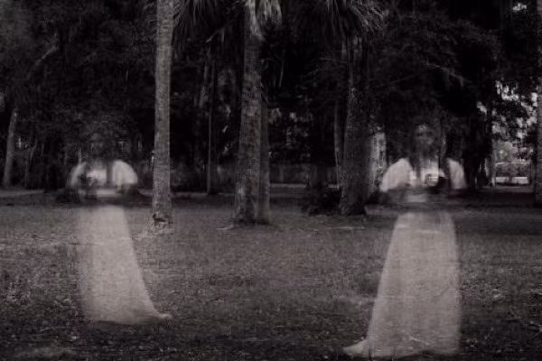 Trên thực tế, nhiều người chúng ta cũng thường gặp các ảo giác. Ảo giác là hiện tượng khá phổ biến mà con người dễ bắt gặp trong đời sống hàng ngày. Đó là "nhận thức sai lầm" về thực tại, xuất hiện trên phạm vi nhiều giác quan, nhưng phổ biến nhất là ảo giác thị giác và thính giác.