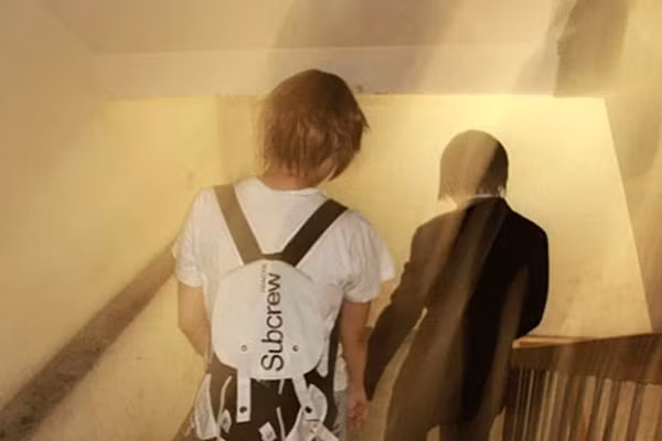 Ảo giác không phải lúc nào cũng tiêu cực và đáng sợ, ngay cả trong trường hợp người mắc bệnh tâm thần phân liệt. Khoảng 70% người khỏe mạnh trải nghiệm ảo giác lành tính khi họ đang ngủ, chẳng hạn nghe ai đó gọi tên mình, nghe thấy chuông điện thoại kêu hay nhìn thấy ai đó ngồi ở cuối giường. Mời các bạn xem video: Hiện tượng lạ: Bão Irma khiến nước biển bị rút cạn hàng Km. Nguồn: VTC