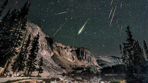 Mưa sao băng Taurids xảy ra đồng thời ở cả hai bán cầu là sự kiện đáng chú ý với những người yêu thích thiên văn trong tháng 11.